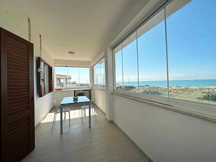 Appartamento trilocale in vendita in Lungomare degli Ardeatini, Ardea