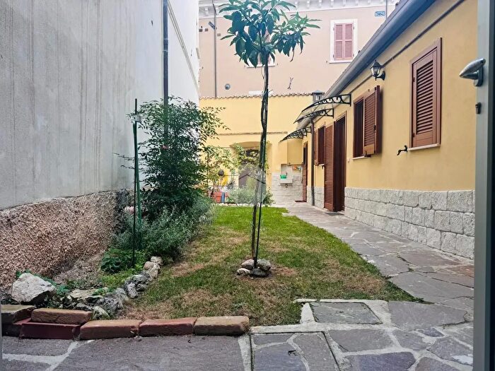 Casa trilocale in vendita in Via Crispomonti, LAquila