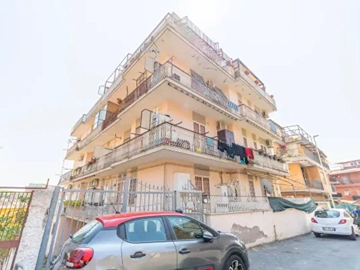 Appartamento trilocale in vendita in Via Montelupo Fiorentino, Roma