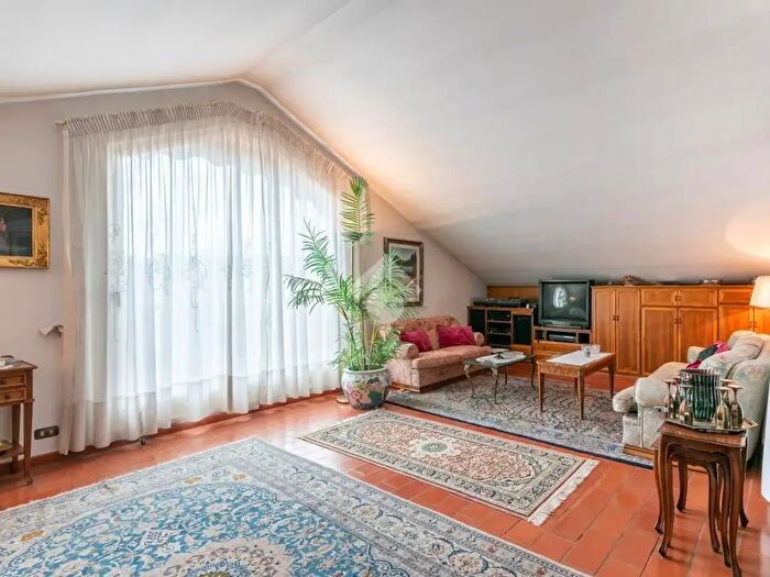 Appartamento con 8 locali in vendita in Via della Trinità dei Pellegrini, Roma