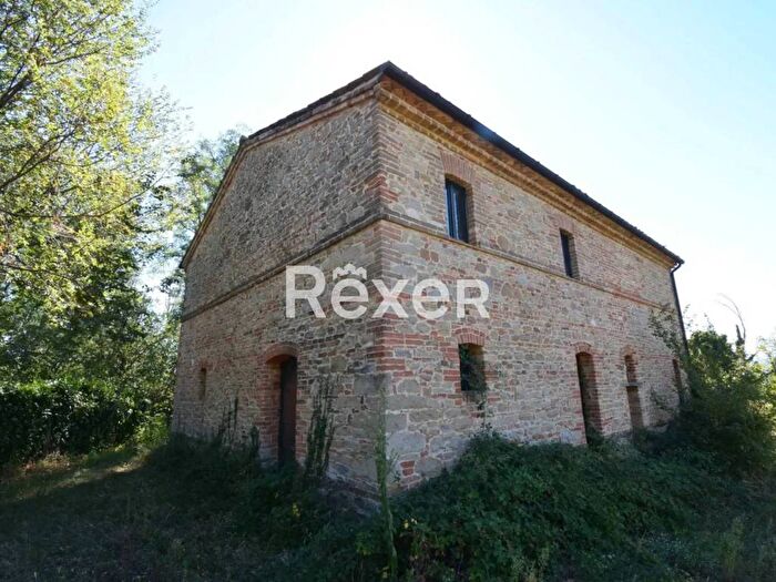 Casa con 6 locali in vendita in Villa Calvaresi, Amandola