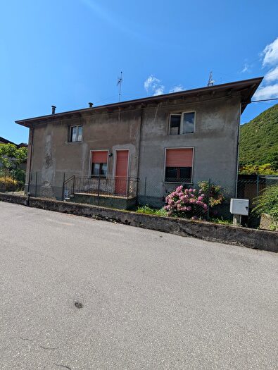 Casa con 8 locali in vendita in Via Abbio, Vobarno