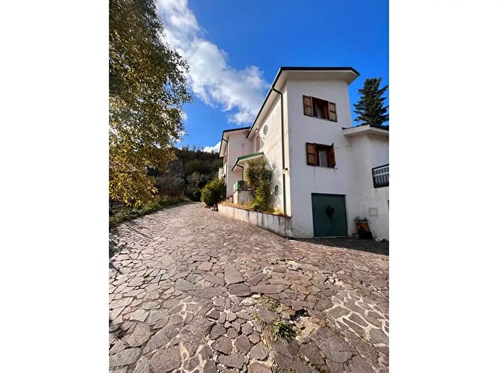 Casa con 5 locali in vendita in Via Puglia Snc, Carolei