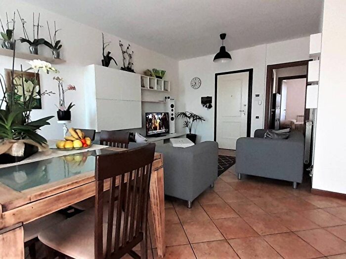 Appartamento trilocale in affitto in Via Fiume, Marina di Massa Centro, Massa