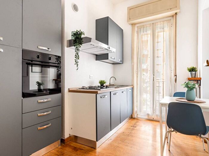 Appartamento trilocale in affitto in Via Leone Pancaldo, Morgagni, Milano