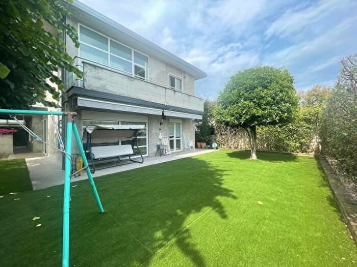 Casa con 5 locali in vendita in Via Fratelli Olgiati, Dairago