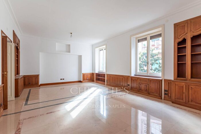 Appartamento con 9 locali in vendita in Via Lovanio, Roma