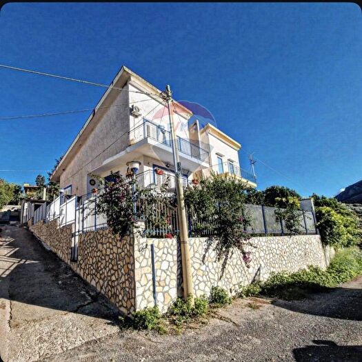 Casa con 10 locali in vendita in Contrada Sant Onofrio Viale degli Oleandri, Trabia