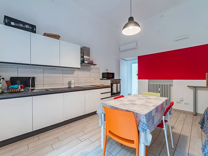 Appartamento trilocale in affitto in Via Lambrate, Casoretto, Milano