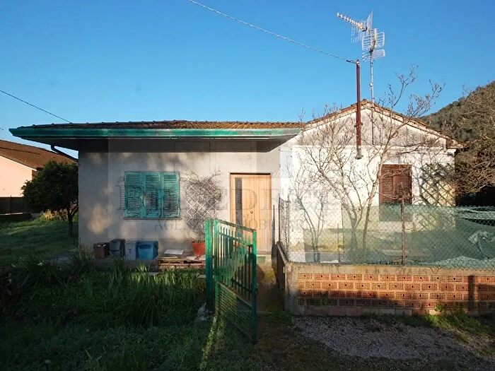 Casa con 6 locali in vendita in Via Valdicastello Carducci, Pietrasanta