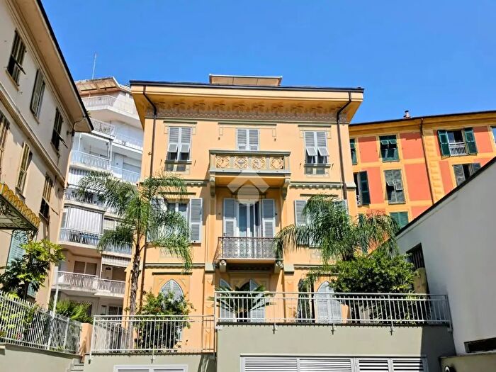 Appartamento trilocale in vendita in Corso G Garibaldi, Sanremo