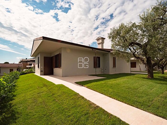 Appartamento trilocale in vendita in Via Michelangelo, Desenzano Del Garda