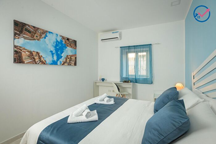 Appartamento trilocale in vendita in Via Porta di Castro, Palermo