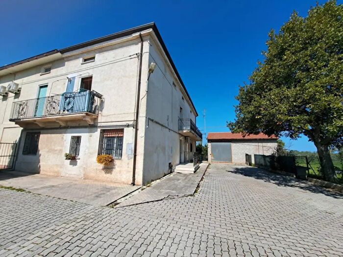 Appartamento quadrilocale in vendita in Via Provinciale della Rocca, Santa Maria Imbaro