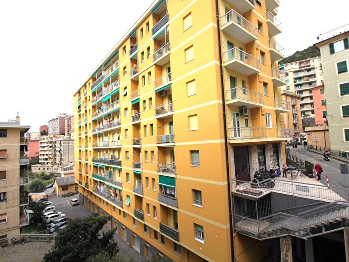 Appartamento trilocale in affitto in Via Giulio Tanini, Borgoratti, Genova