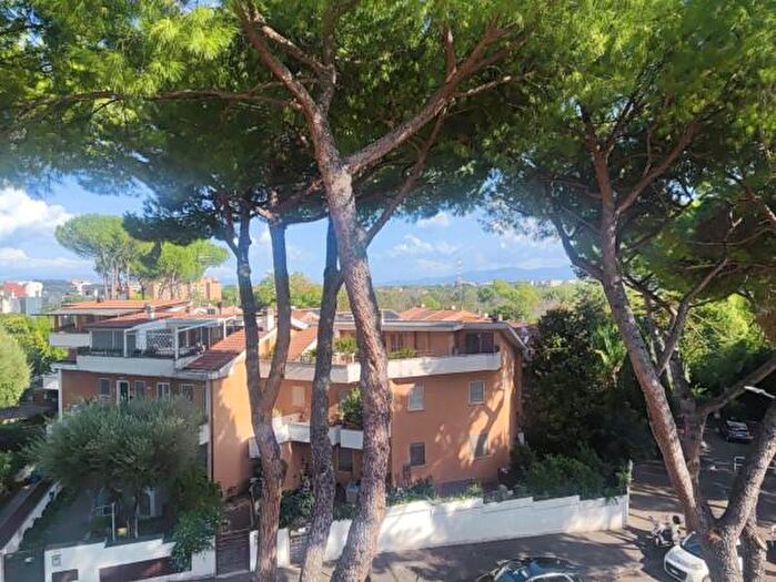 Casa con 5 locali in vendita in Via Leonida Rech, Roma