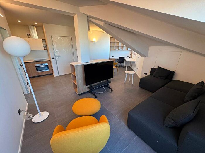 Appartamento bilocale in affitto in Via Roberto Bellarmino, Chiesa Rossa, Milano