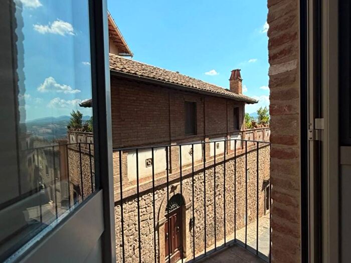 Appartamento trilocale in affitto in Via Porta Aurea, Centro, Todi