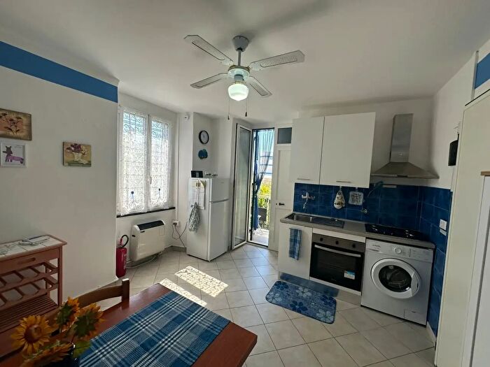 Appartamento trilocale in vendita in Via Alfredo Gavignazzi, Sestri Levante