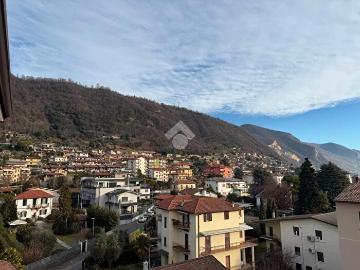 Appartamento trilocale in vendita in Via Faccanoni, Sarnico
