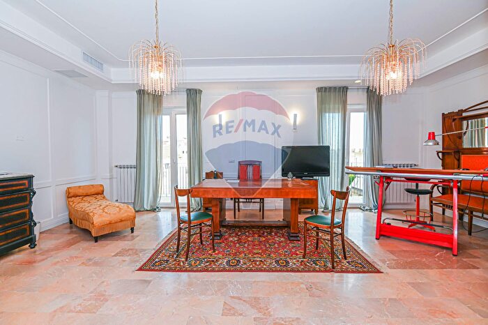 Appartamento con 6 locali in affitto in Viale Mario Milazzo, Caltagirone