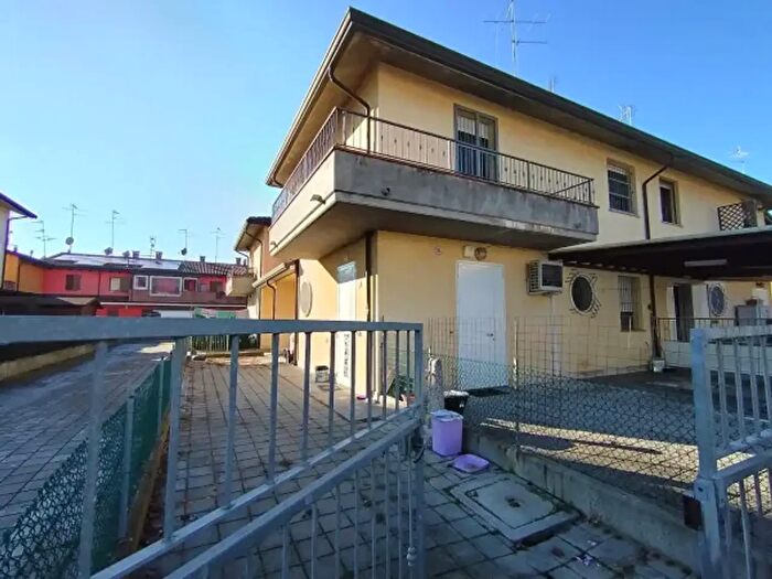 Appartamento trilocale in vendita in Via Aprile, Alfonsine