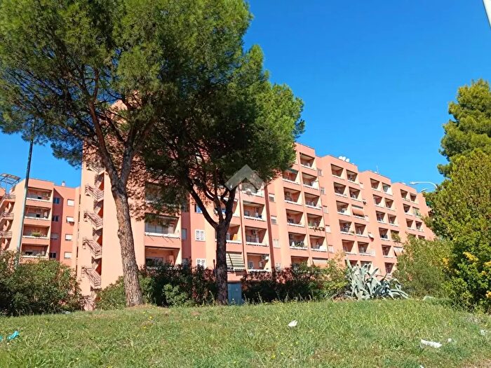 Appartamento monolocale in vendita in Via Emilio Longoni, Roma