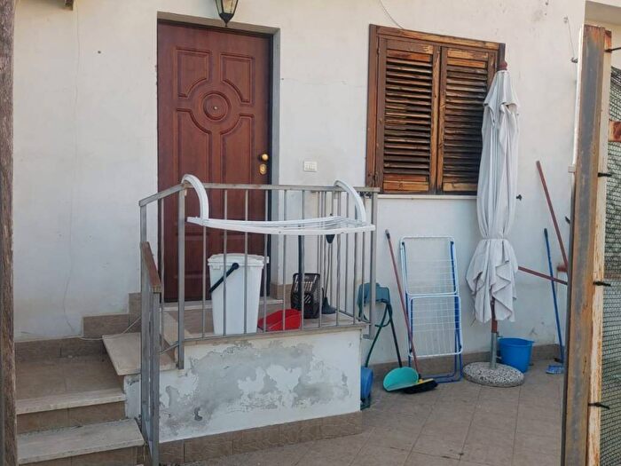 Appartamento trilocale in affitto in Via P Tropea, Soverato Superiore, Soverato