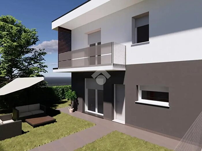 Casa quadrilocale in vendita in Via Lombardia, Urgnano