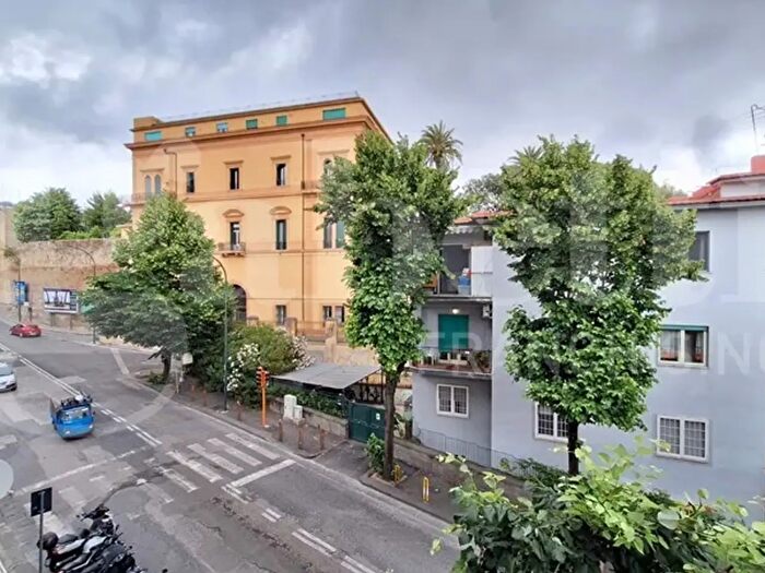 Appartamento trilocale in vendita in Via Pietro Castellino, Napoli