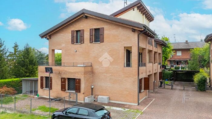 Casa con 6 locali in vendita in Via Cesare Pavese, Quattro Castella