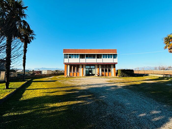 Casa con 7 locali in vendita in Mereto Di Tomba