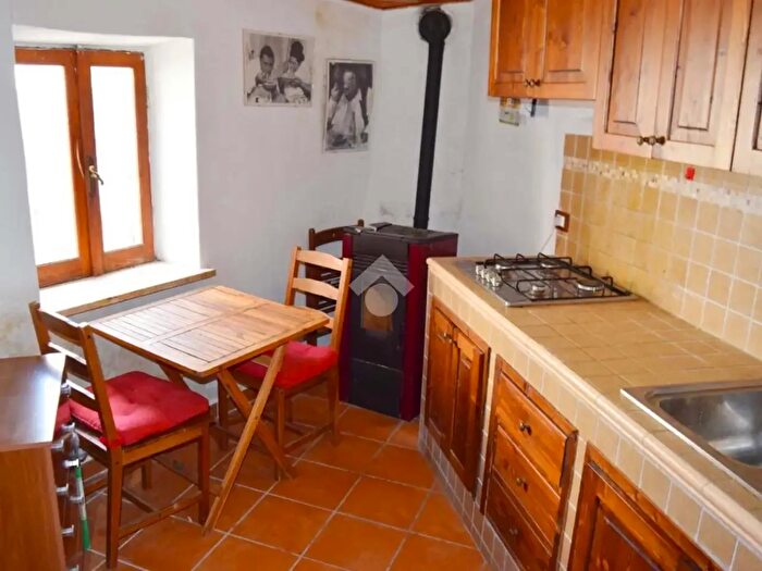 Casa bilocale in vendita in Via Labirinto, Tagliacozzo