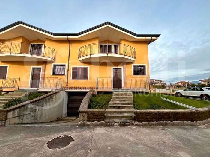 Casa trilocale in affitto in Strada Provinciale snc, Baia, Baia e Latina