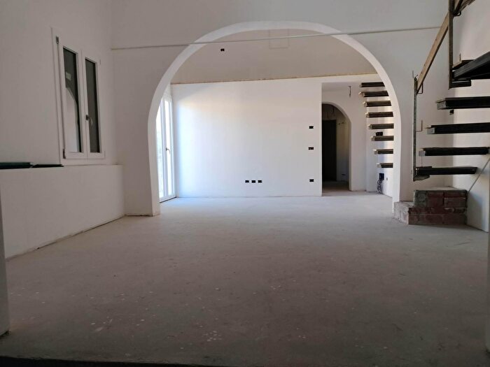 Appartamento con 5 locali in vendita in Campi Bisenzio