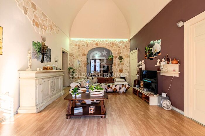 Casa con 10 locali in vendita in Via Giovanni Melle, Manduria