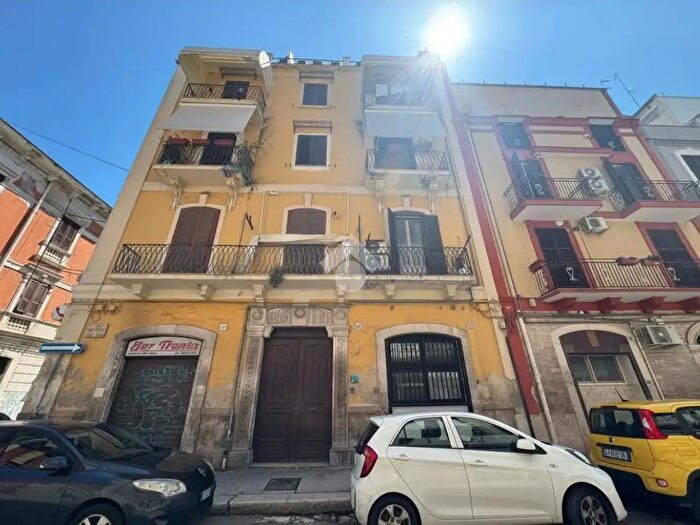 Appartamento con 8 locali in vendita in Via Giuseppe De Nittis, Bari
