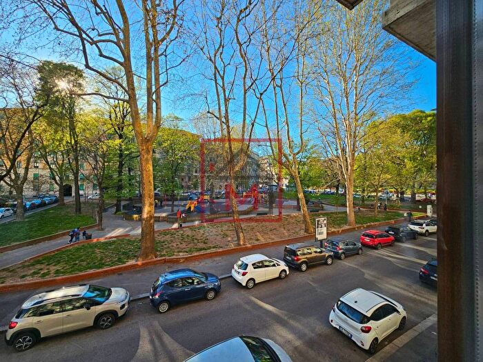 Appartamento trilocale in affitto in Piazza Giuseppe Grandi, Porta Vittoria, Milano