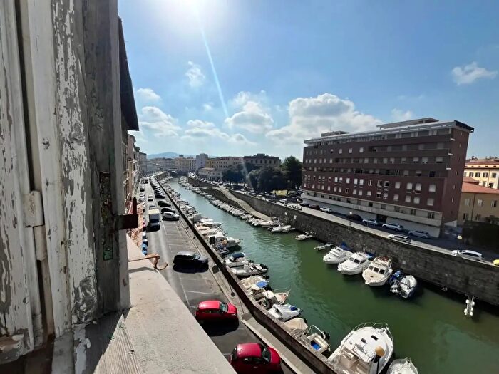 Appartamento con 7 locali in vendita in Argo Fratelli Rossel, Livorno