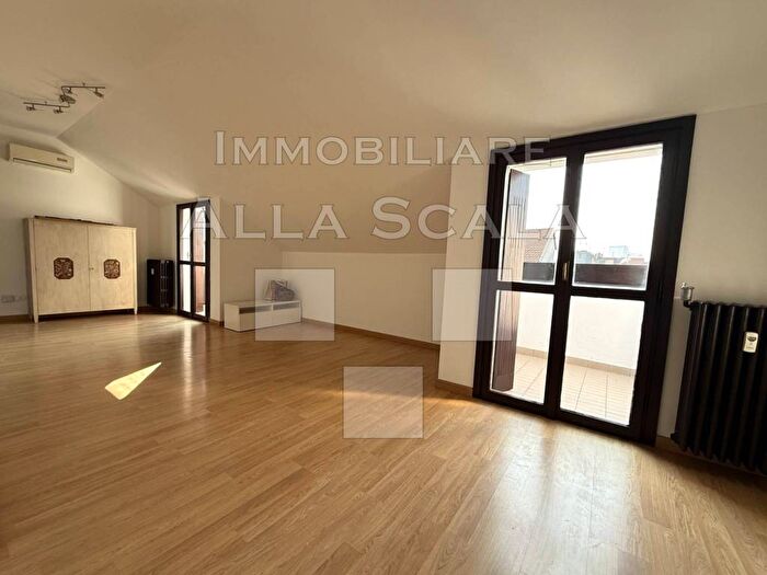 Appartamento quadrilocale in affitto in Via Antonio Sacchini, Città Studi, Milano