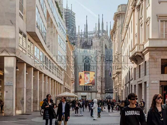 Appartamento bilocale in affitto in Piazza Cesare Beccaria, Duomo, Milano