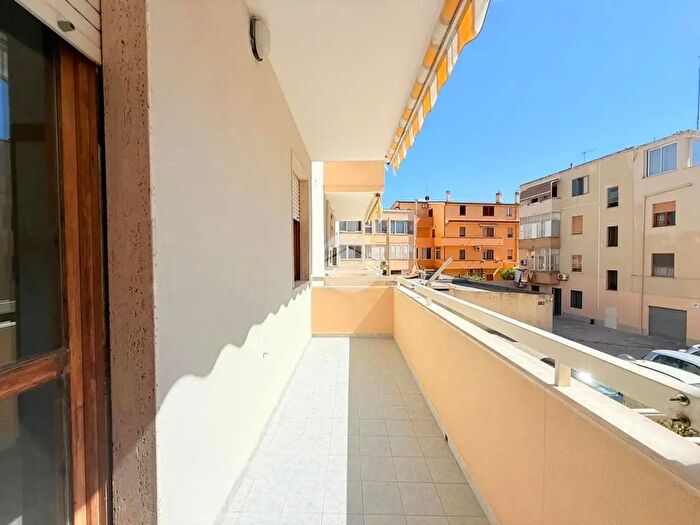 Appartamento trilocale in vendita in Vicolo Cavanna, Alghero