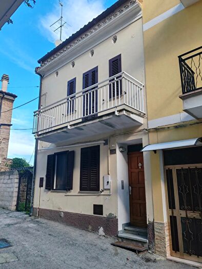 Casa con 7 locali in vendita in Orsogna, Orsogna