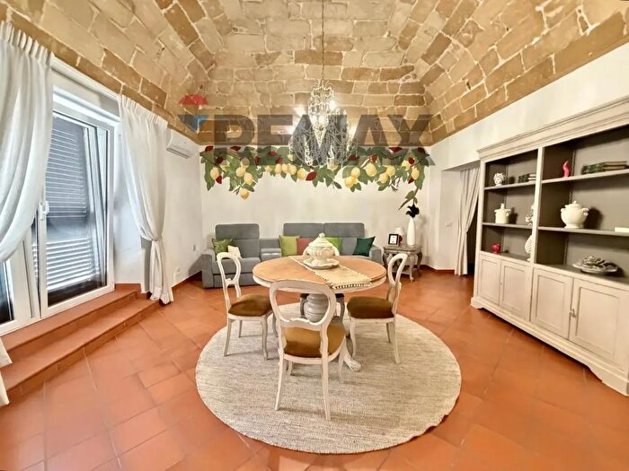 Casa con 9 locali in vendita in Via Ruggero Settimo, Terrasini