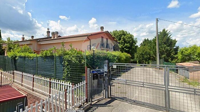 Casa con 6 locali in vendita in Via Biscina, Perugia