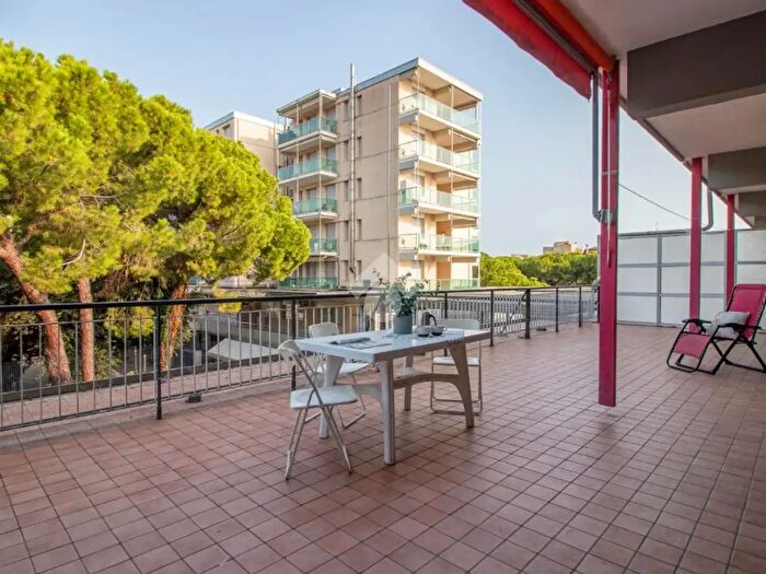 Appartamento trilocale in vendita in Viale Tritone, Cervia