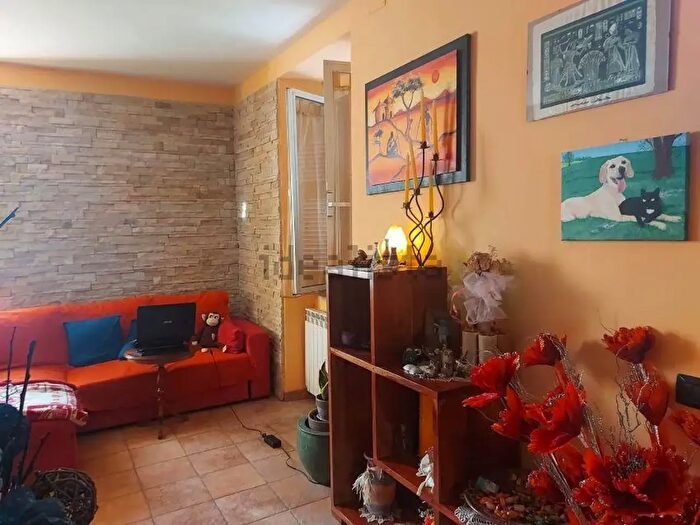 Casa con 5 locali in vendita in Massa