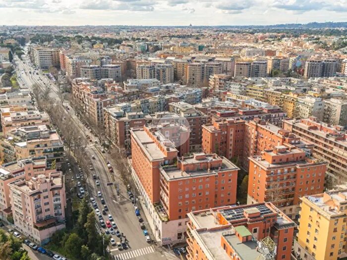 Appartamento quadrilocale in vendita in Via Nomentana, Roma