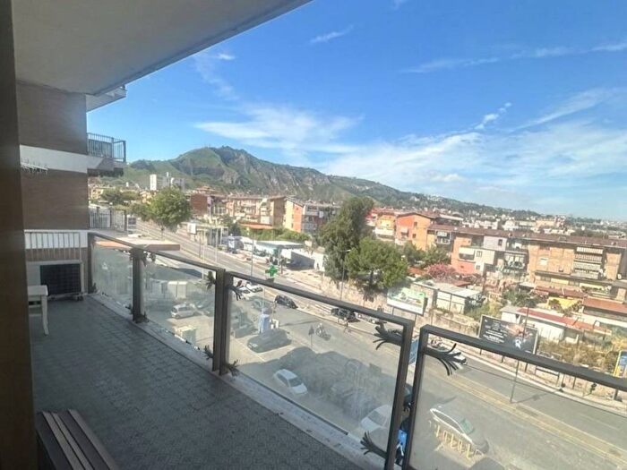 Appartamento quadrilocale in affitto in Viale Maria Bakunin, Fuorigrotta, Napoli