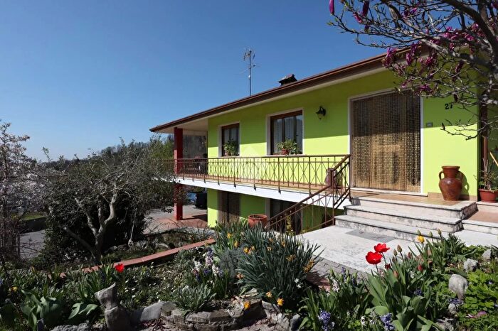 Casa quadrilocale in vendita in Borgo Bulons, Montenars